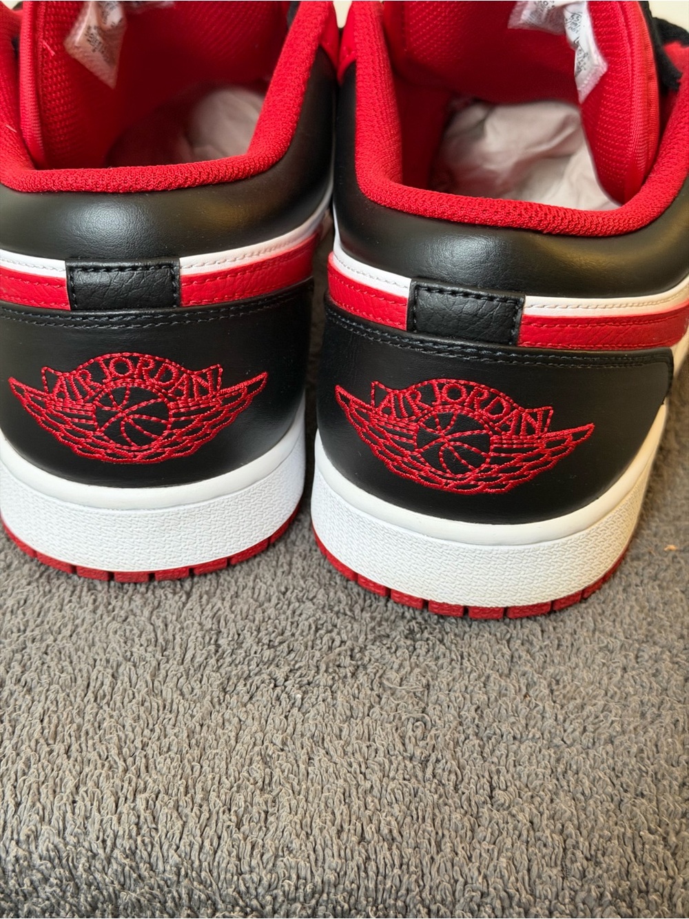 Nike Air Jordan 1 Low. Men’s size 10 1/2. In iconic white/ gym red/ black - Picture 2 of 5
